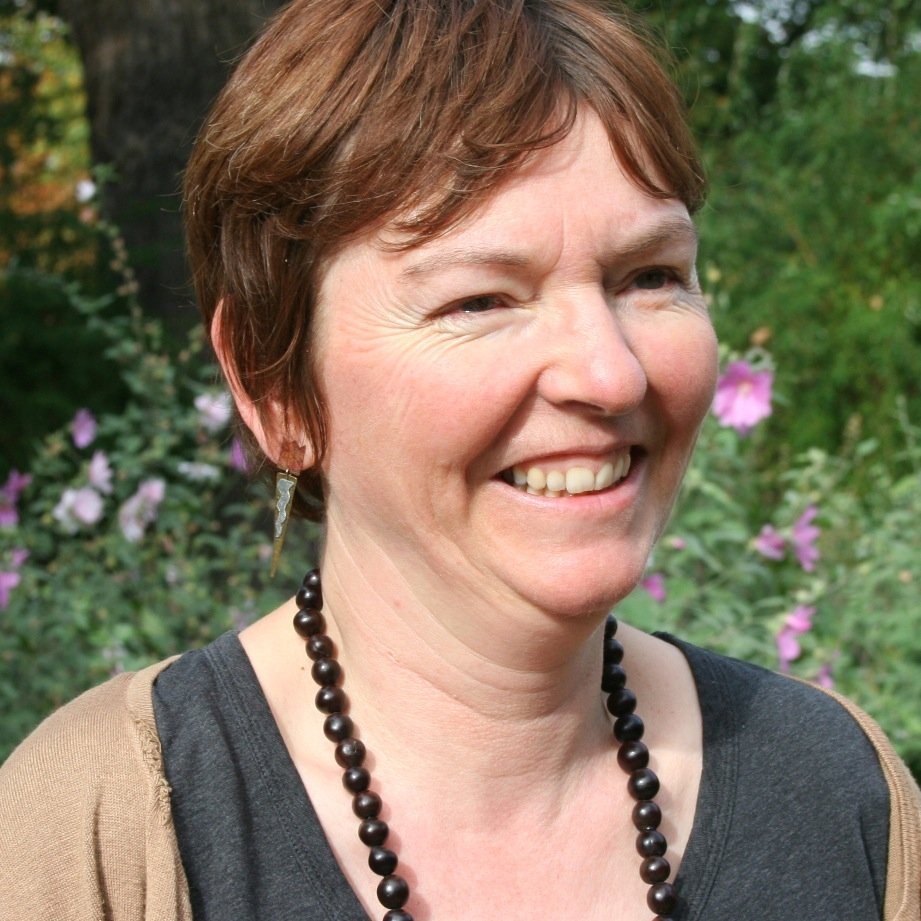 Academic and visual artist, early childhood; participatory research methods; Mosaic approach; slow pedagogies; Norway