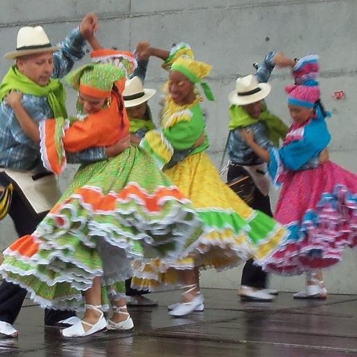 Corporación Cultural de Medellín (Col), dedicada al estudio y la difusión  de las manifestaciones  folclóricas de nuestro país.  danzarproyeccion@gmail.com