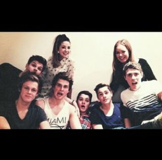 TubersObsessed's profile picture. 