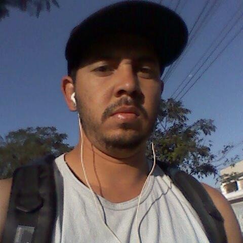 PERIFÉRICO,CASADO,PAI D DUAS LINDAS MENINAS,FILHO DO DEUS ALTÍSSIMO,E CURTIDOR D RAP NACIONAL...