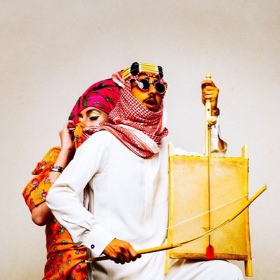 اكتب عنكِ و اكتب لكِ و ما بينهما ..