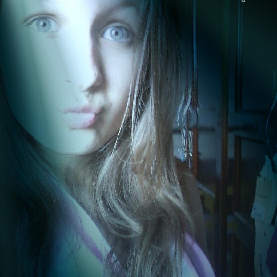 → Euu queroo.
Euu PossO.
Euu coonsiigO ←
●๋• Siimplees αssiim ~
Twittando até o fim! ;p