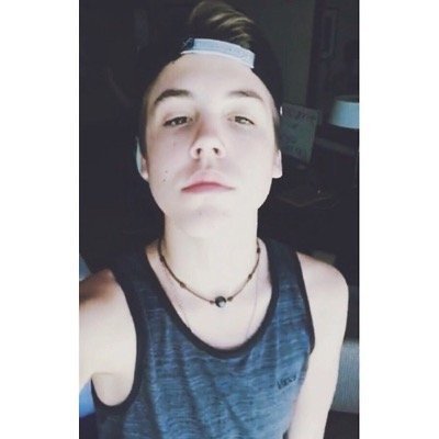 follow @bombspinosa because she just gave you a free follow :)