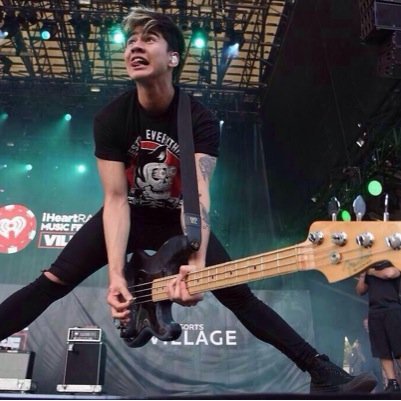 hi i gave you a free follow, please go and follow @iHemmosPenguin :)