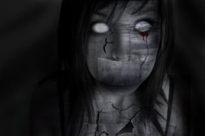 Im Lola || Goth Proxy || $ingle || My duties are to do what Slenderman tells me to do: thats mostly watching over toby, to make sure he don't fuck himself up