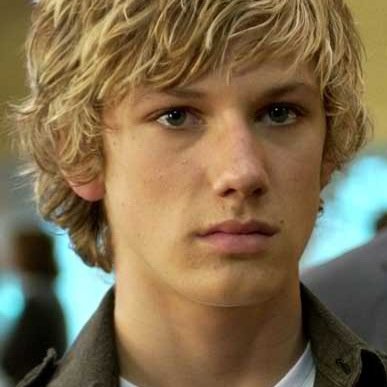 FaramirGondor17's profile picture. 6th year Ravenclaw, gay sub, vulnerable, tends to make friends with the wrong people