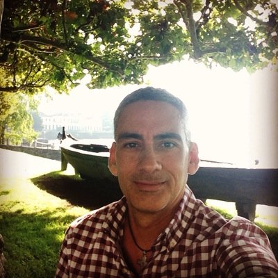 robertolares's profile picture. Abogado