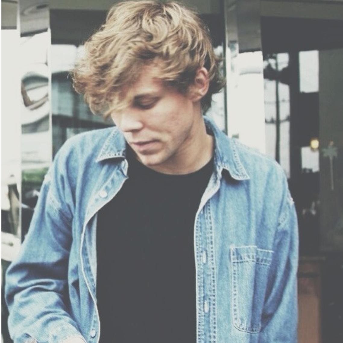 Bands (McFly & 5SOS af), books, tumblr and youtubers. @EndUpHereHoranx.                                                          That's all you need to know.