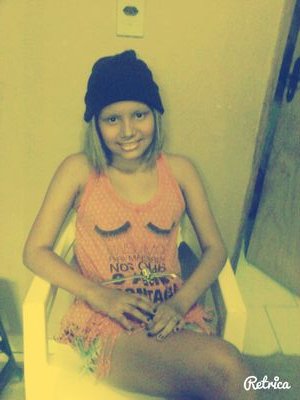 Pra mim esta  feliz não precisa ter um sorriso no rosto,mas fazer desse sorriso uma bela canção.