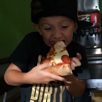 im Gavin. | im 4 years old| rp| Daddy - @parker_landon and Mommy- @XInnocent_LoveX