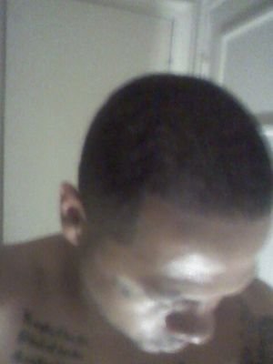 My name is charlie im a gemini i like sports im a Detroit Eastsider laid back easy goin and im silly af love to laugh