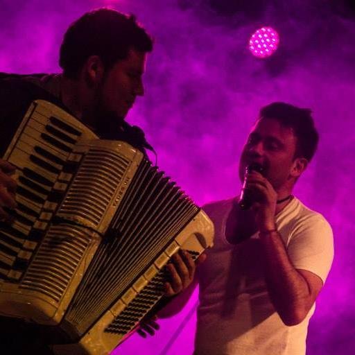 Akiles Baeza; banda cumbianchera, dicharachera, buena pal leseo, pal tandeo y pa' la música...