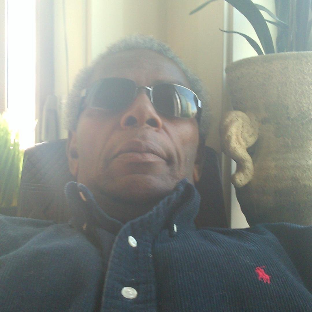 Maulti tasking. pray to God Jehovah were gonna need http://t.co/YkVpE0NZTT   http://t.co/IQcXCKs5uR