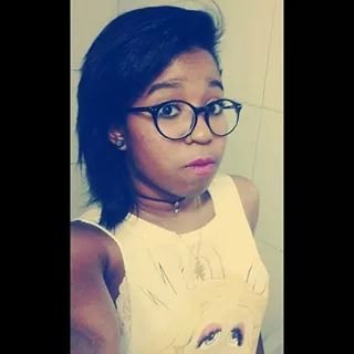 Quem se descreve se limita! Então vemm :3 :*