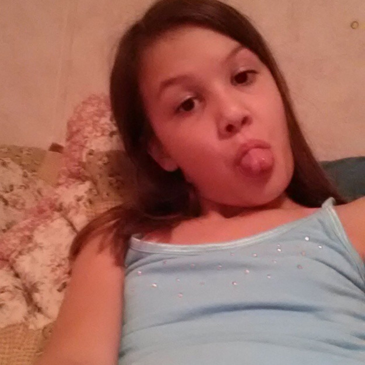 6th grader at vvms i like to party i love ariana grande iggy and justin bieber. Iggy is best rapper ALIVE and justin bieber is my future husband!!! Follow back