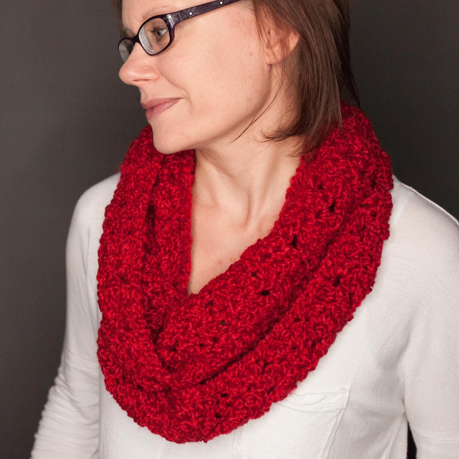 I am a mother, wife, pharmacist but also a creator. Yarn is my obsession and I love to help others through my business by giving to various charities.