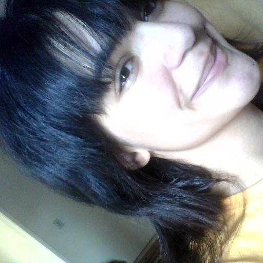 Menina de pensamentos imersos.. subitos de fruto imaginario, sob função de reflexões além do possivel consequente a existir..
