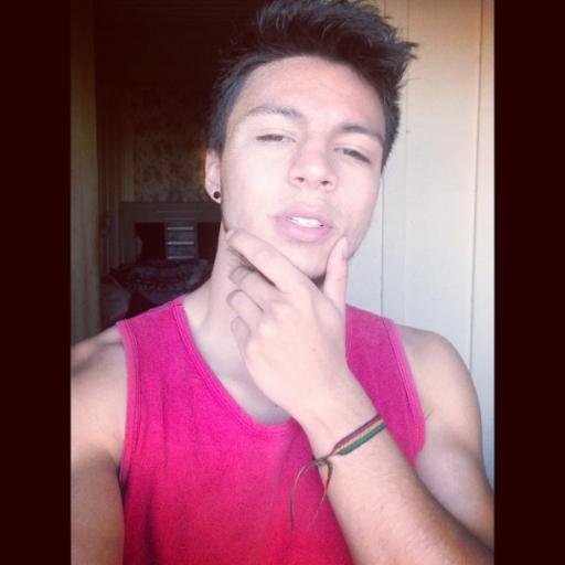 Algumas pessoas te amam pelo jeito que você é, outras te odeiam pelo mesmo motivo.