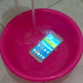 Penjual sepatu,Jual GADGET juga penjual aneka Camilan