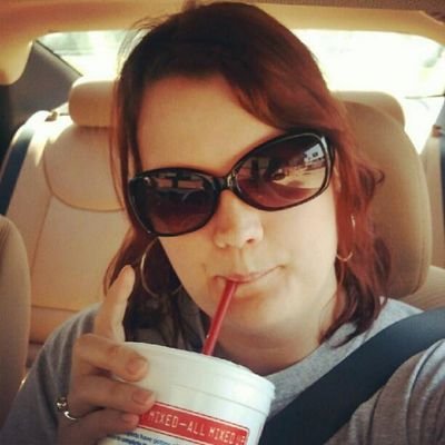 Emmy award-winning video editor. Lifestyle show producer at @THV11. Proud @WichitaState grad. Best things in my life are my husband and our two kids.