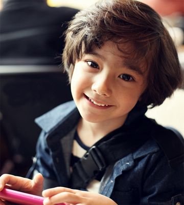 Danny not a cutie kiddo but a menly boy ㅇㅅㅇ i beliv i'm shaining feurom head to toe