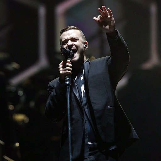 @jtimberlake is Mahhh Maaan! #AussieTennaseKid its been 7 years.. wow you guys look beautiful tonight. When the weathers bad, dats when errybody drinks more!
