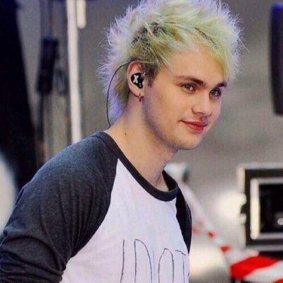 @sweetalklrh gave you a free follow bc youre rad af