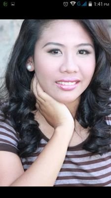 frustrated singer,,A TEACHER someday,,and nice person(i guess)