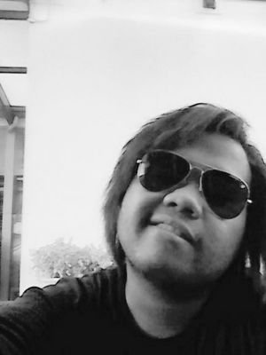 Starbucks fanatic | Suffer-in-silence type | Music lover | Happy-go-lucky | Nature lover | Simple lang | Hopeless romantic |