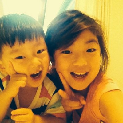 I am ten and i like sports and art. i live in New zealand and my family are korean i like playing minecraft and taking photos and downloading them and stubucks.