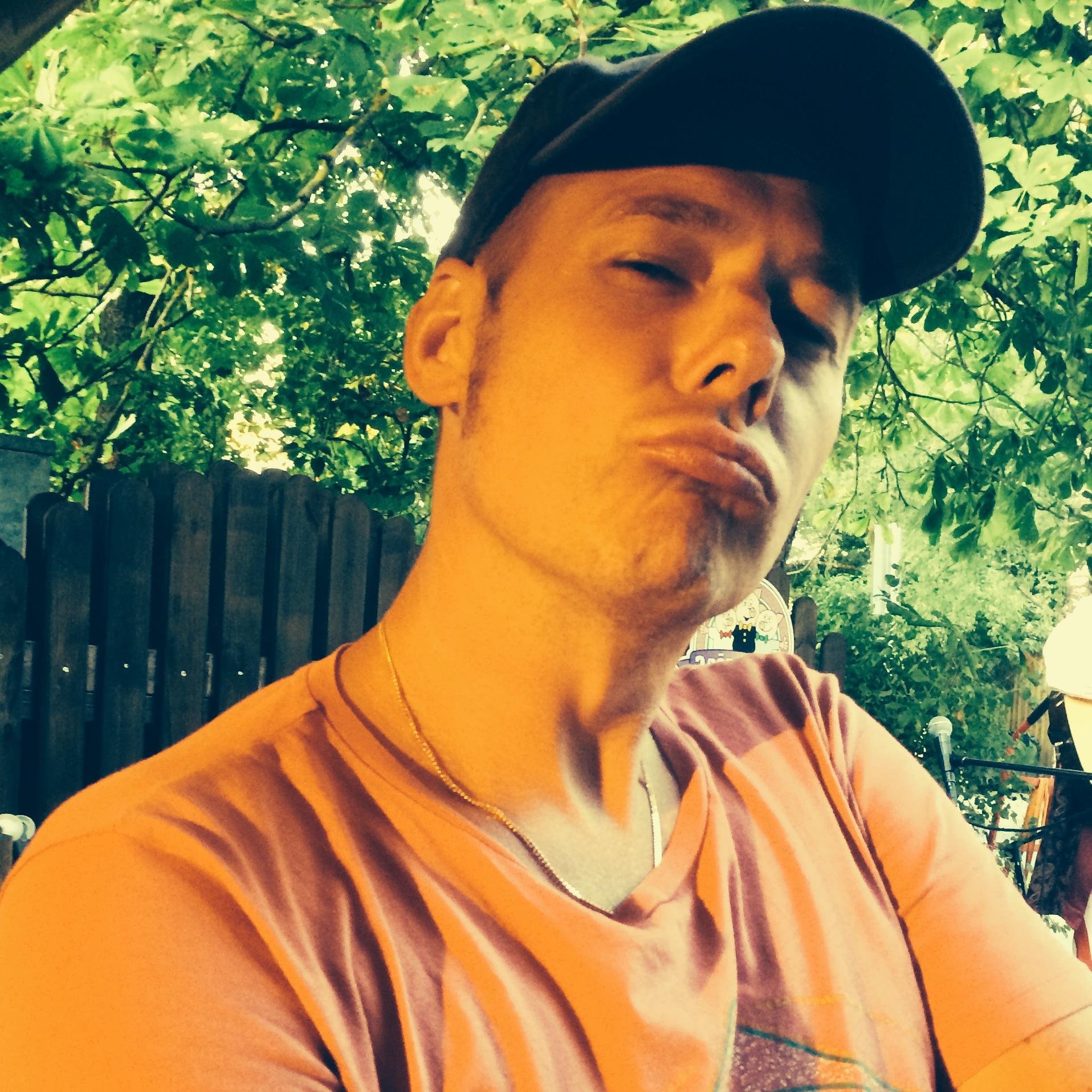 3D / Compositing generalist. Passion for pop art, music, pinball and computer games. Hockey and Floorball player