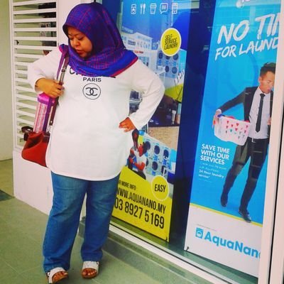 I'm a servant of Allah, a daughter, a sister, an aunt, an employee, a friend who is still single ... ;)