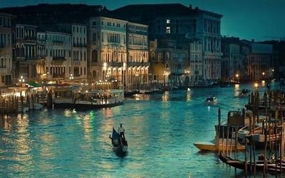 أنا فتاة مزآجية بسيطة لآ ٱتصنع ٱي شعور ٱحب ٱلعفويہ بكل شيء ۈ آكره ٱلمجآملآت لآ أؤمن بثقآفة ٱلإنتقآم لكن أؤمن بمبدأ كمآ تدين تدآن ♡