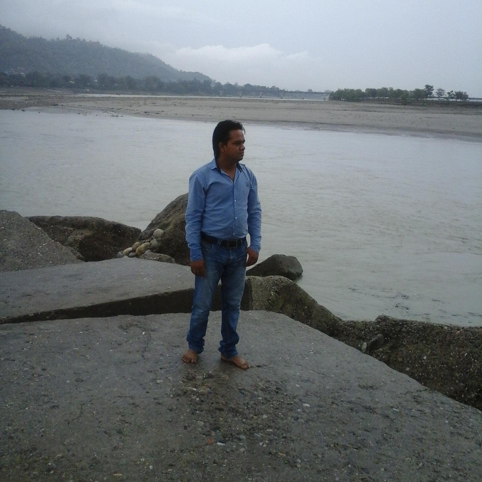 ravi_ex09's profile picture. 