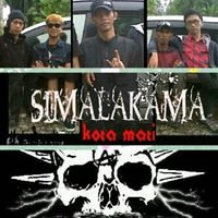 “Salah banget kali, orang-orang
ngelihat kita kayak sampah
masyarakat. Mereka yang mikir begitu,
sebenarnya nggak tau apa-apa
tentang kita,”