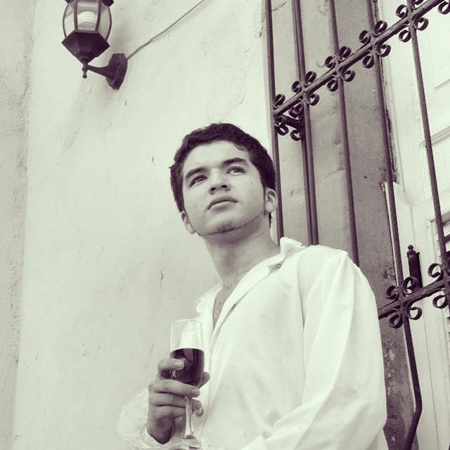 Actor, amante del teatro y cine