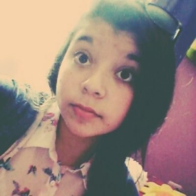 Divertida , callada , rara? no lo se  jajajaja , directioner , 5SOS family , dubstep ....