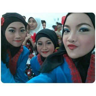 Gak semua yg kalian fikir tentang saya itu buruk dn gk semua yg klian tau tentang saya itu baik.Kenali saya seperti yg anda kenal! Bkn yg anda dengar!!! :D