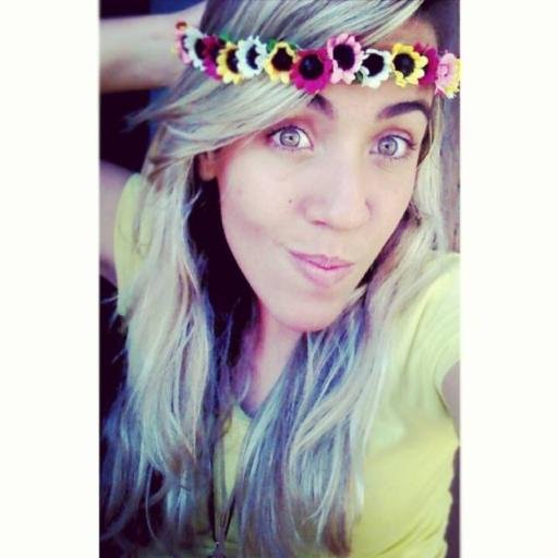 Filha do Rei 
filho amado, minha graça te basta. (2corintios 12:9)
namorada de @juniorbeijaflor
discente de Fisioterapia - UFPB