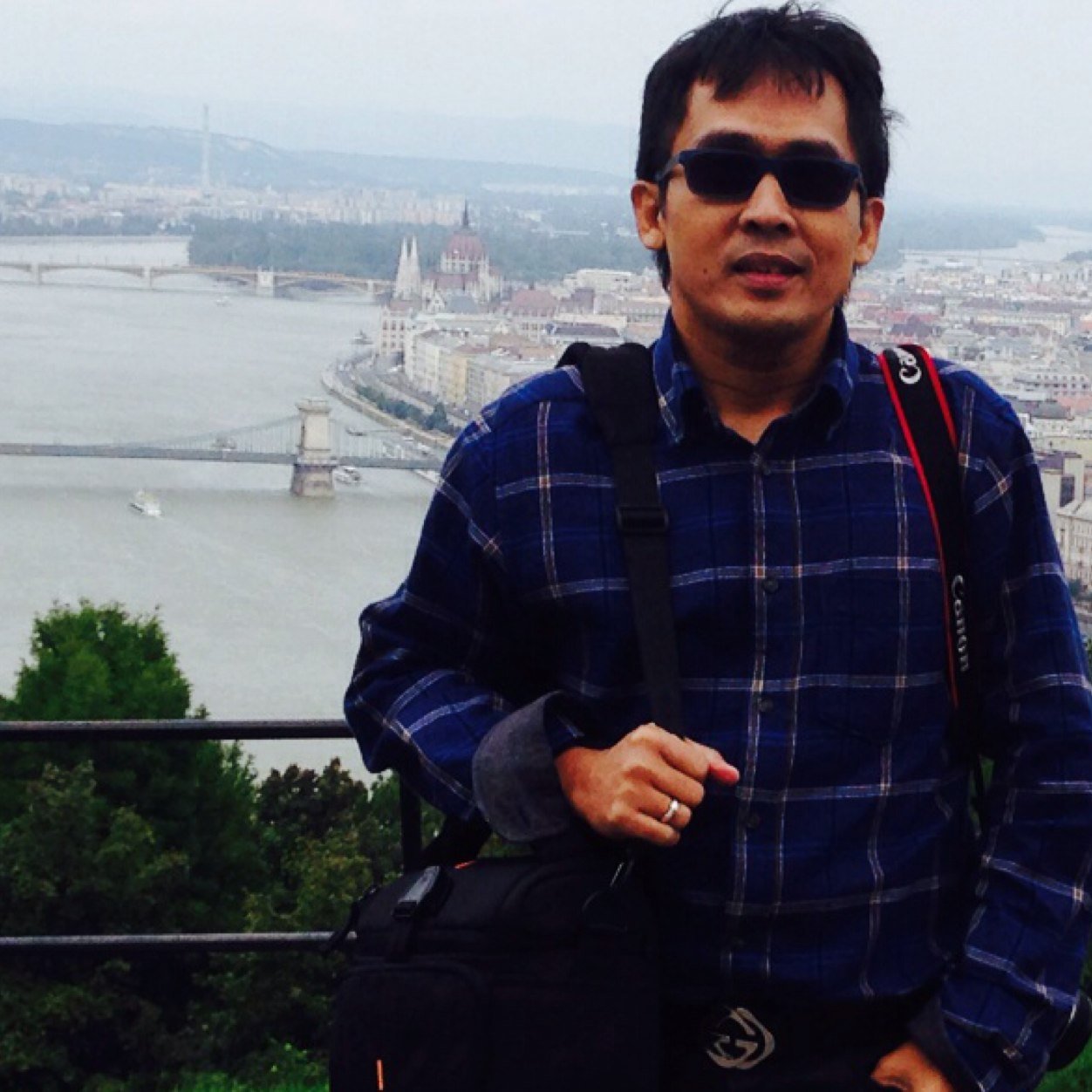 Enterprenuer, husband and father of 3 amazing kids, and have interest in social & political issues.