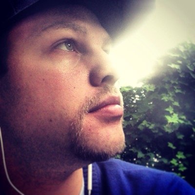 Ein Minecraft-Spieler der ersten Stunde...verrückt nach Basketball...und nach meinen beiden Mädels....Think different