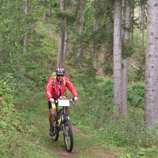 Arthur Biagioni Jr. Apaixonado por ciclismo, viagens e cultura.