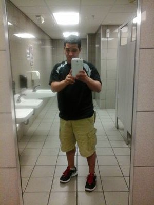 Pues soy un chico super sociable , me gusta hacer todo tipo de cosas, mis pasiones son jugar softball, baseball y volybol, me gusta estar cn mis amistades etc.