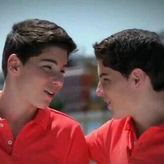 NO SON UNO SON DOS @_Jesus_OM @DanieloviedoM Daniel me siguio el 03/05/14. Jesus me siguio el 21/05/14