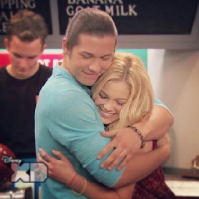 Hi! I'm Milka ....  I'm a fan of Olivia and Leo or Leolivii #CarryOn #leolivia #kick #KickinIt @olivia_holt @iamLeoHoward ♥♥♥♥♥♥♥