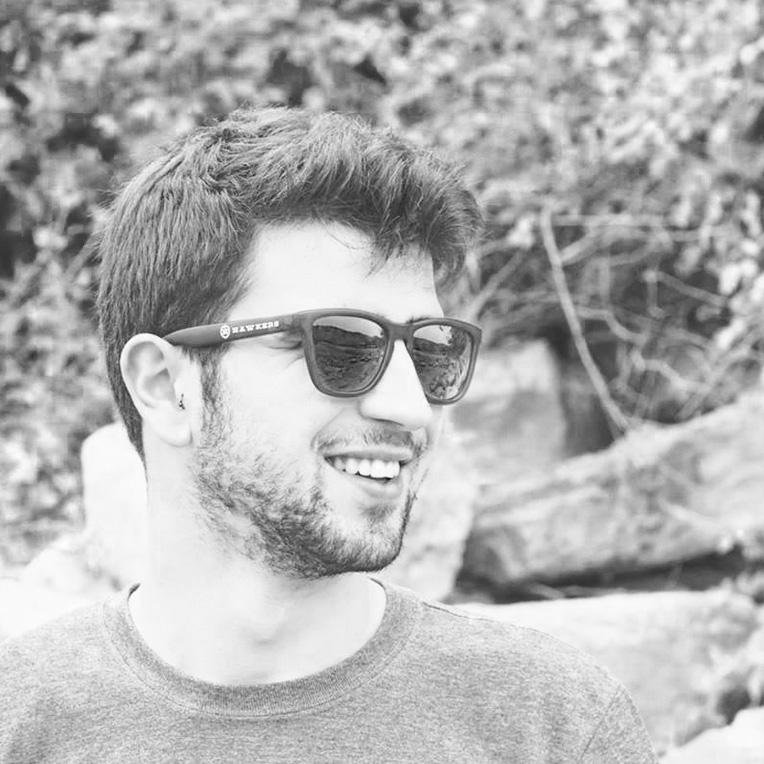 #Zarautz. La curiosidad y el escepticismo cómo fuente de conocimiento. Desarollador web, fotógrafo, diseñador gráfico, autónomo y presidente.