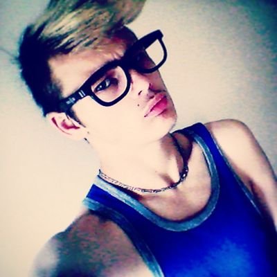 18, single,  find me on fb , BBM  and Instagram Follow for Follow