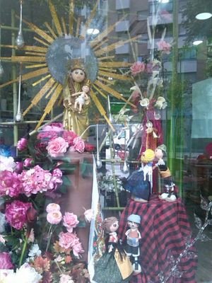 Avenida madrid Plaza Huesca abierto festivos Arreglos florales natural y artificial especialistas en bodas muñecas de fofuchas y arreglos con pañales