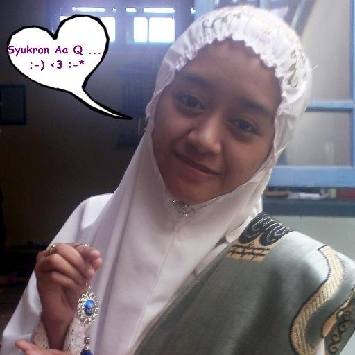 Mahasiswi UIN Maliki Malang di jurusan Manajemen 2012, Santri di Lembaga Tinggi Pesantren Luhur Malang (LTPLM)