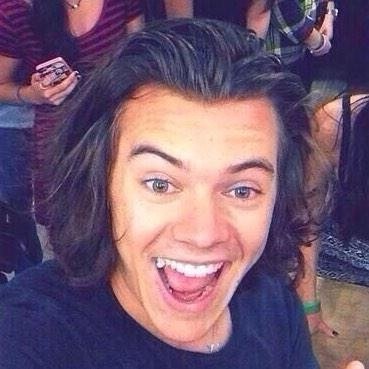 Free follow from @ohzarryhood ☺️Go follow her and ask for a follow back if you want a follow there x
